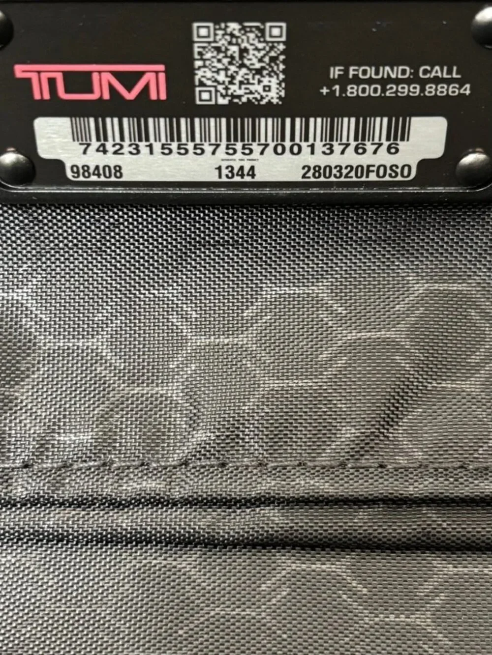 TUMI Vapor International Carry-On Luggage Hardside 22